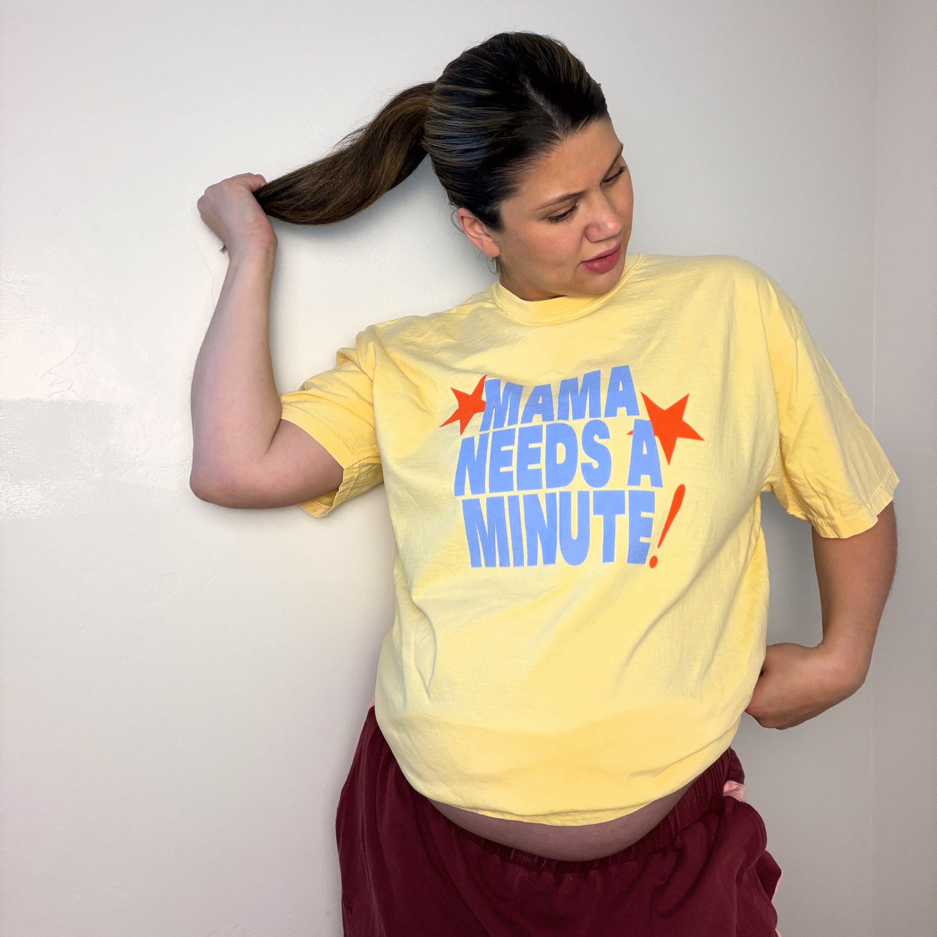 MAMA NEEDS A MIN TEE
